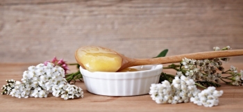 Суров мед - живата суперхрана